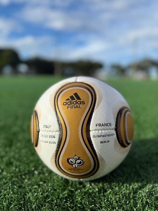 🇩🇪 Soccer Ball Teamgeist Final Berlin 2006 – Official Match Replica