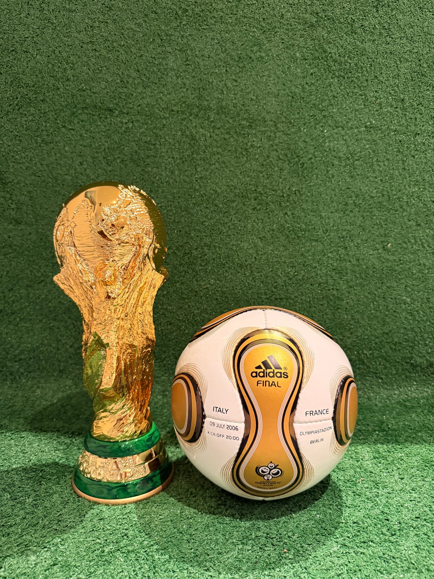 🇩🇪 Soccer Ball Teamgeist Final Berlin 2006 – Official Match Replica